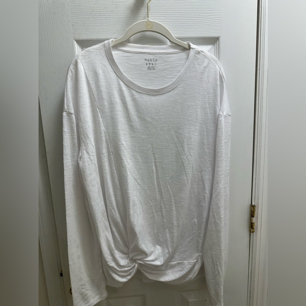 Askaya white top NWT LG